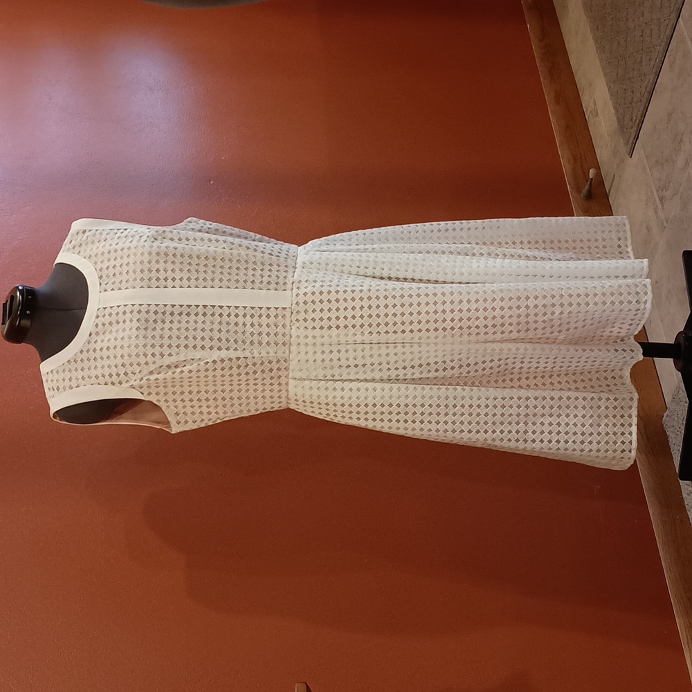 Tommy Hilfiger fit and flare midi dress w/ white lace over salmon sheath, 8, EUC